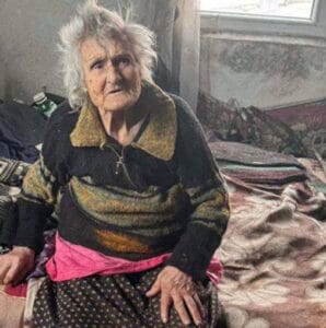 99-годишна баба Райна ближе захар, защото няма какво да яде: Искам по-бързо да умра, та да приключат мъките ми 2 505361043 701318869310681 5212541025152478583 n